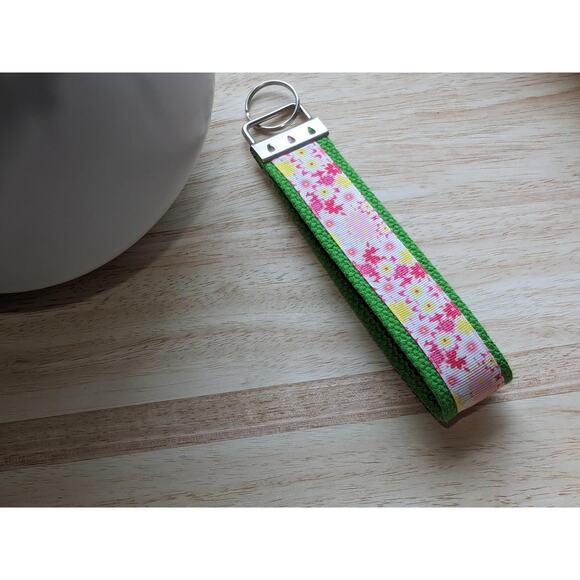 Floral Keychain Wristlet Handmade Boho Fabric Key FOB Sturdy Daisy Flower Pink - Picture 4 of 6